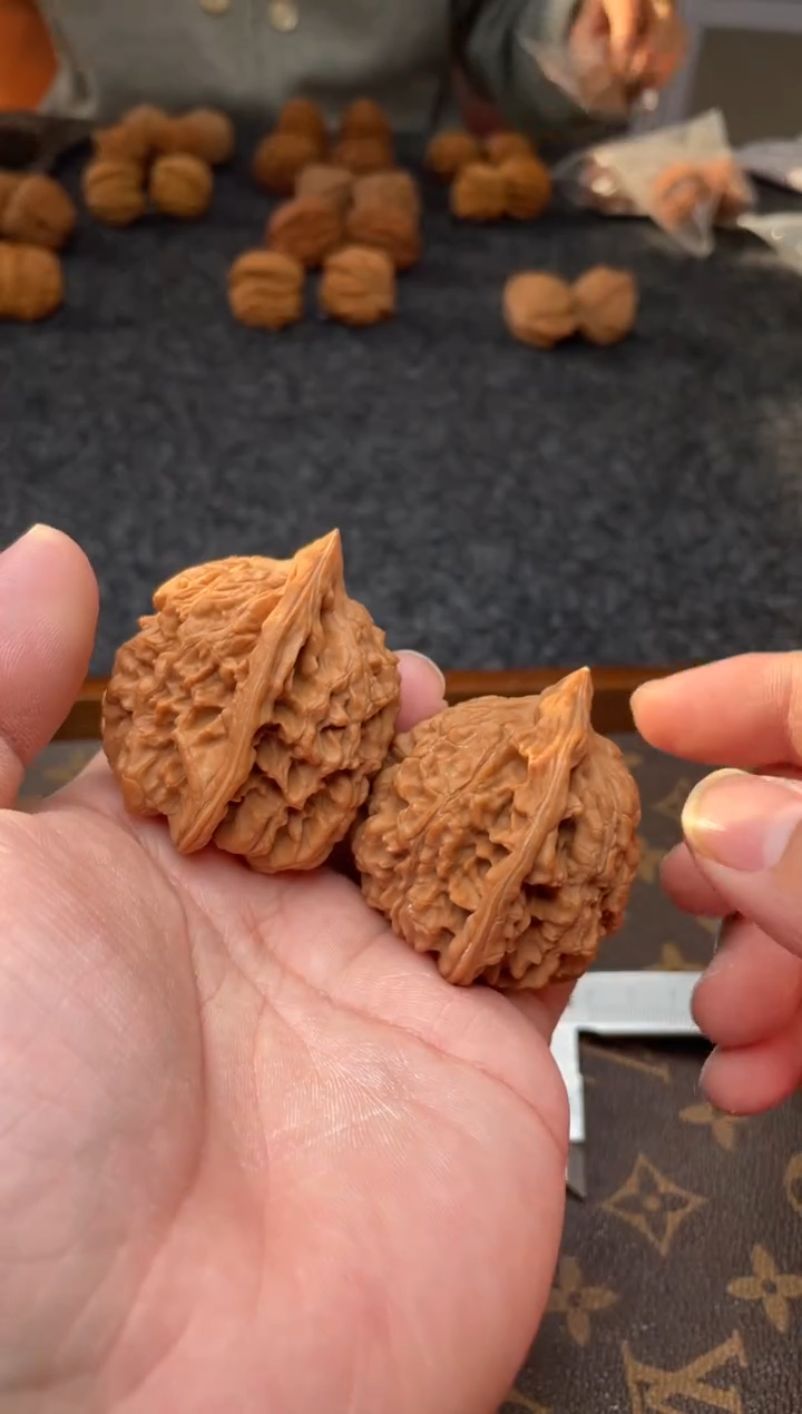 把件文玩核桃B  225号  49 尺官帽