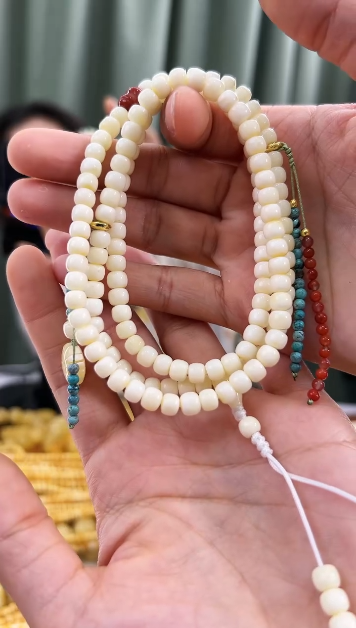 【闪购商品】蜜蜡手链未镶嵌蜜蜡项链多样性发其中一件