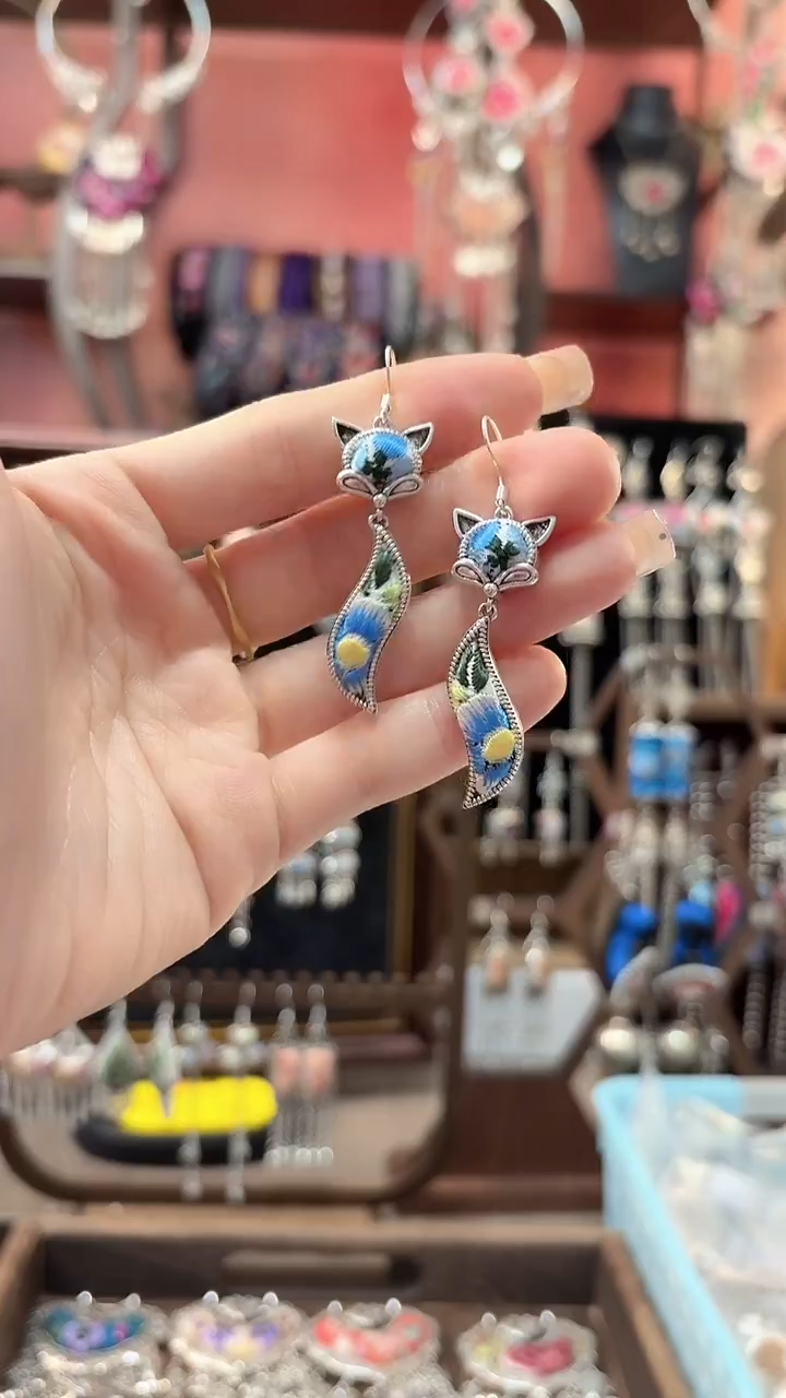 织绣 云织谣民族风精美饰品   180