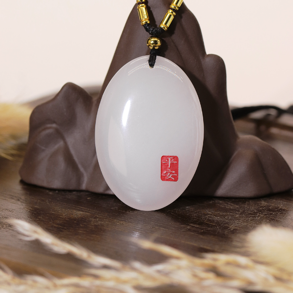 天然新疆金丝玉男女同款平安无事牌团团圆圆玉吊坠颈饰玉石白Y676