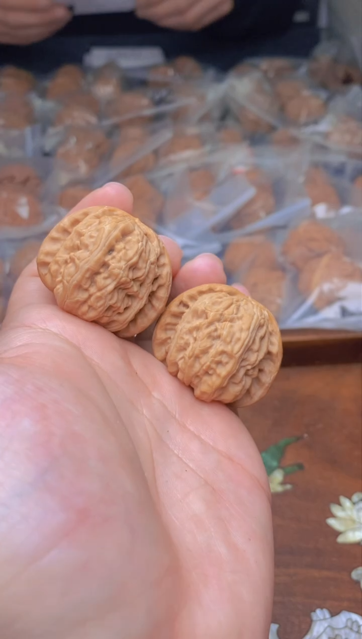 【闪购商品】文玩核桃把件G204号36尺白狮子