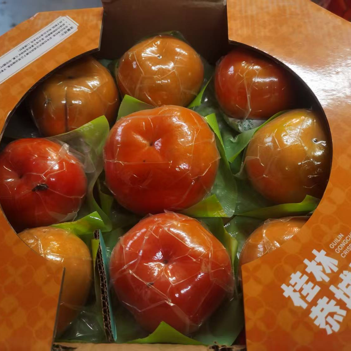 脆柿子一箱毛重4斤左右