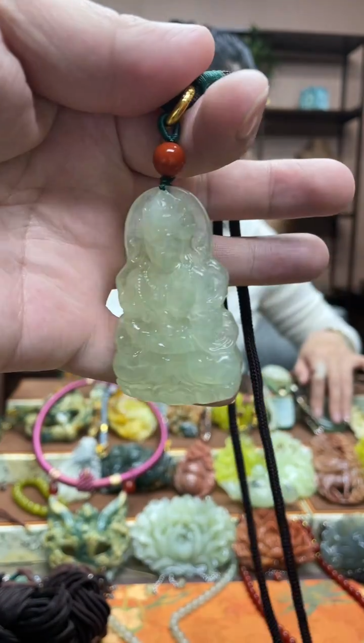 未镶嵌岫玉颈饰·