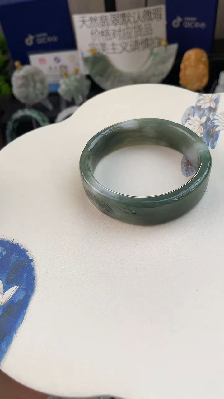 未镶嵌手链翡翠吾****：手工定制默认微瑕播介绍为准