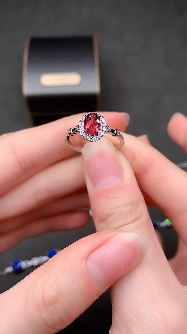 【闪购商品】石榴石戒指银S925镶嵌....