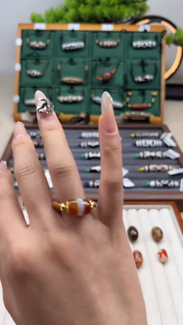 玛瑙/玉髓（覆膜）颈饰未镶嵌2微瑕随机发货