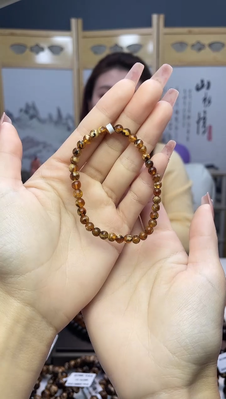 【闪购商品】琥珀裸石未镶嵌5+溶洞手串多样性发货