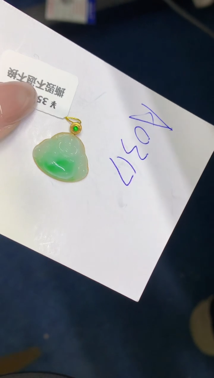 翡翠18K金镶嵌颈饰00000000000