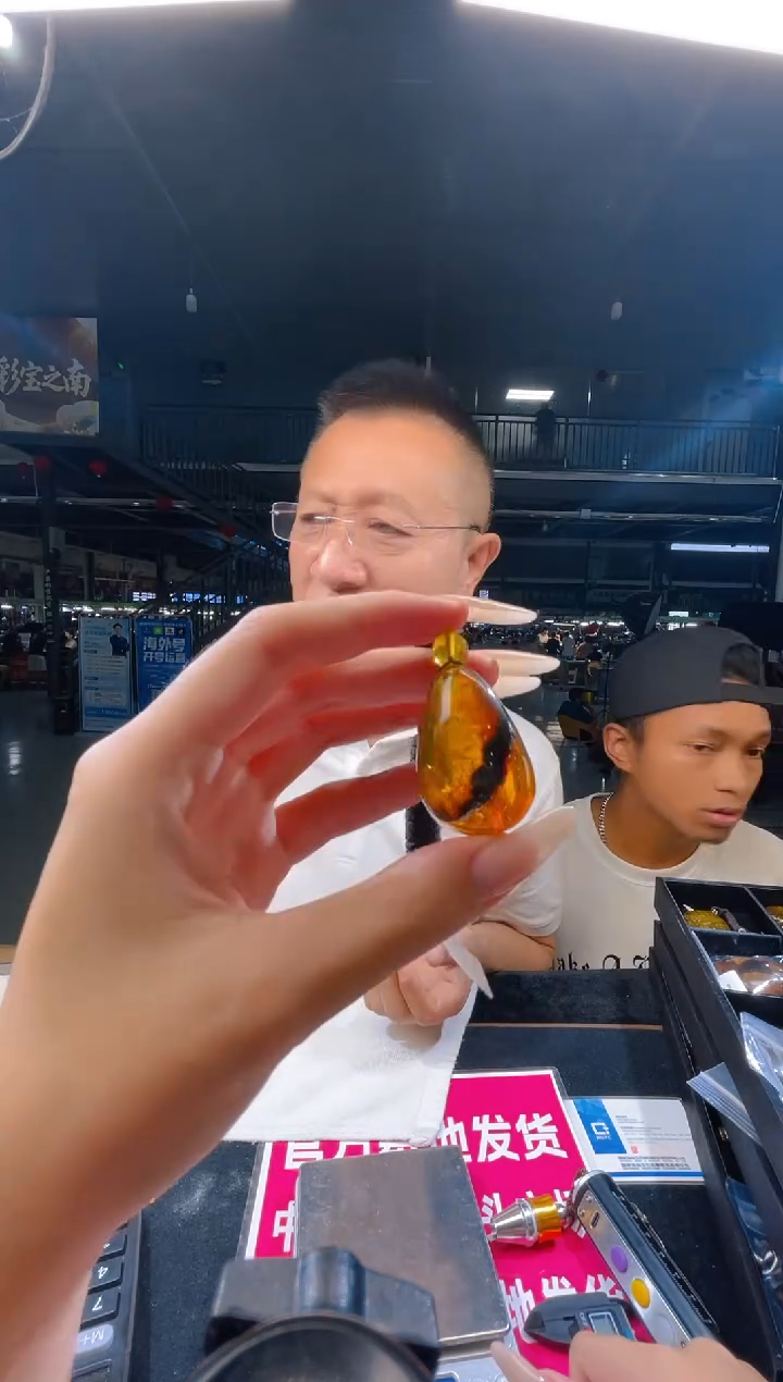 未镶嵌吊坠(不含链)琥珀天然琥珀吊坠 保真