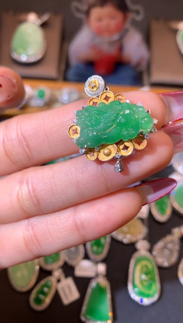 【闪购商品】翡翠吊坠(不含链)18K金镶嵌吊坠