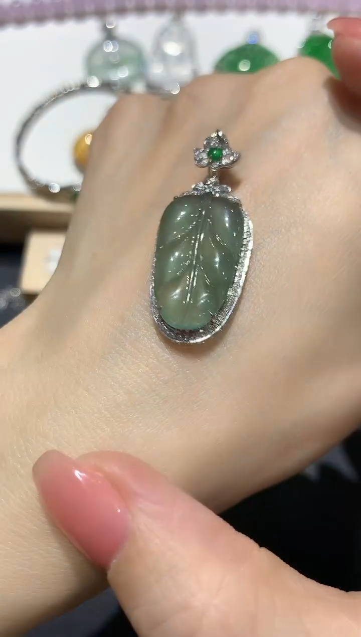 【闪购商品】翡翠颈饰18K金镶嵌团购9