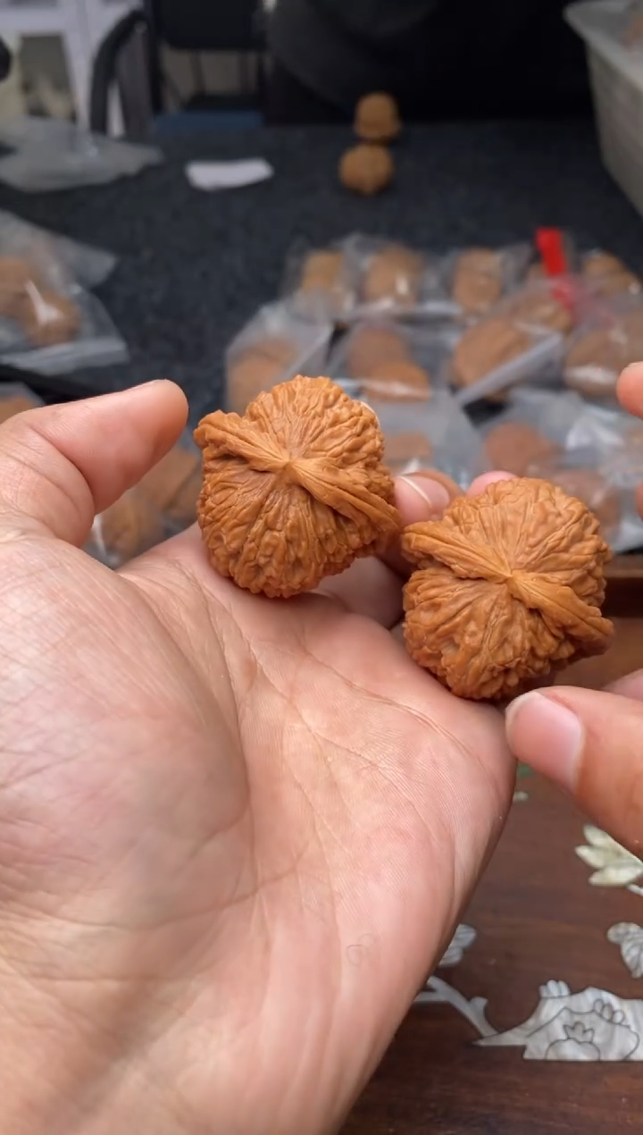 【闪购商品】文玩核桃把件A213号42尺白狮子