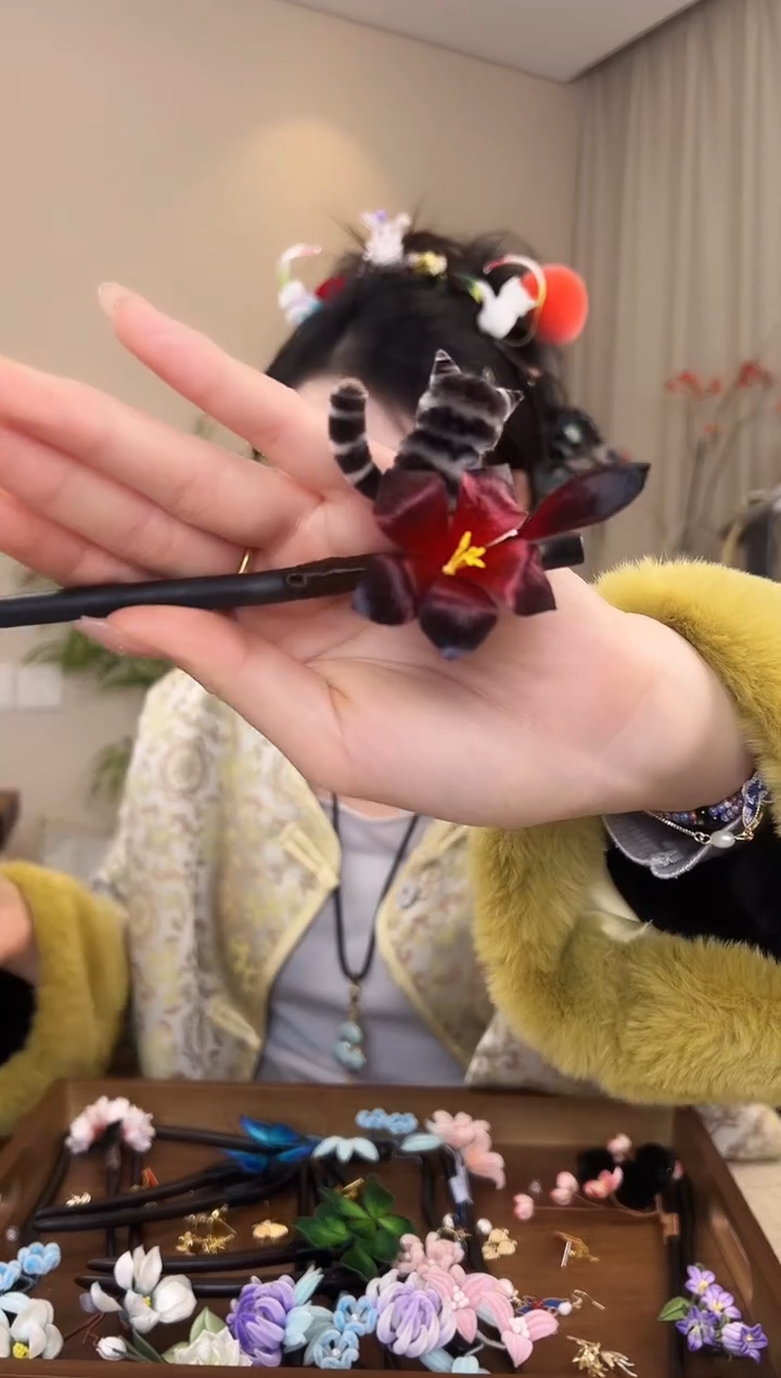 刺绣小猫绒花发簪