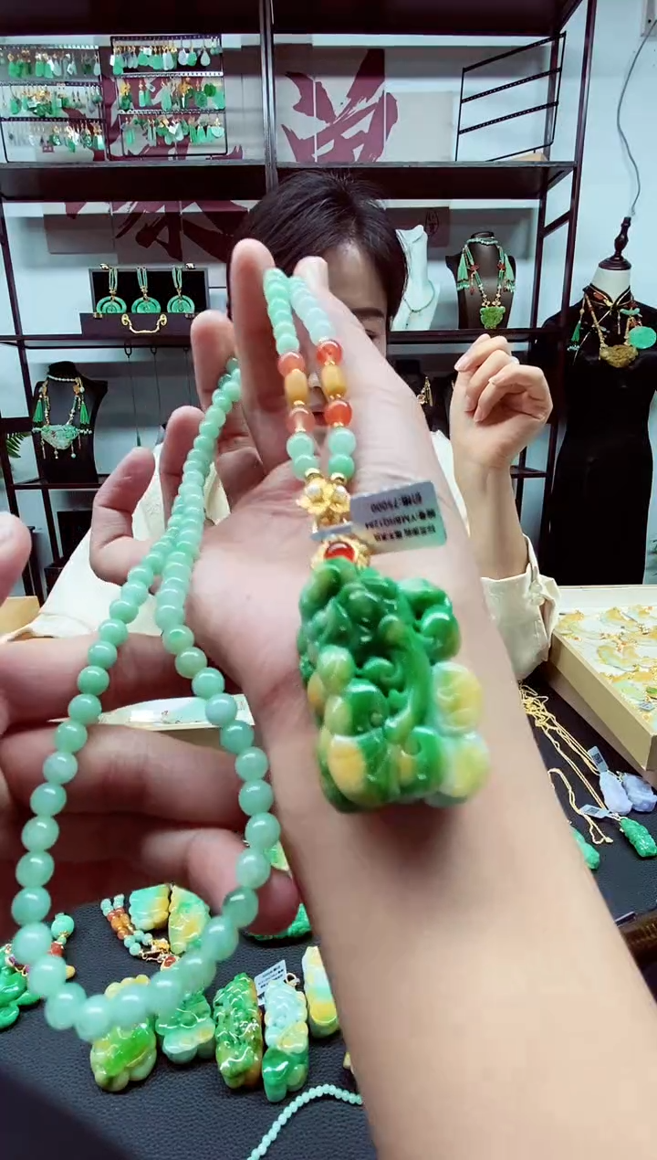 翡翠未镶嵌颈饰翡翠吊坠