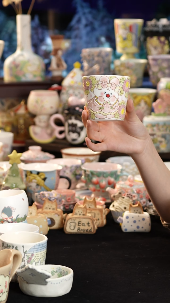 摆件陶景德镇釉下彩手绘设计师款陶瓷