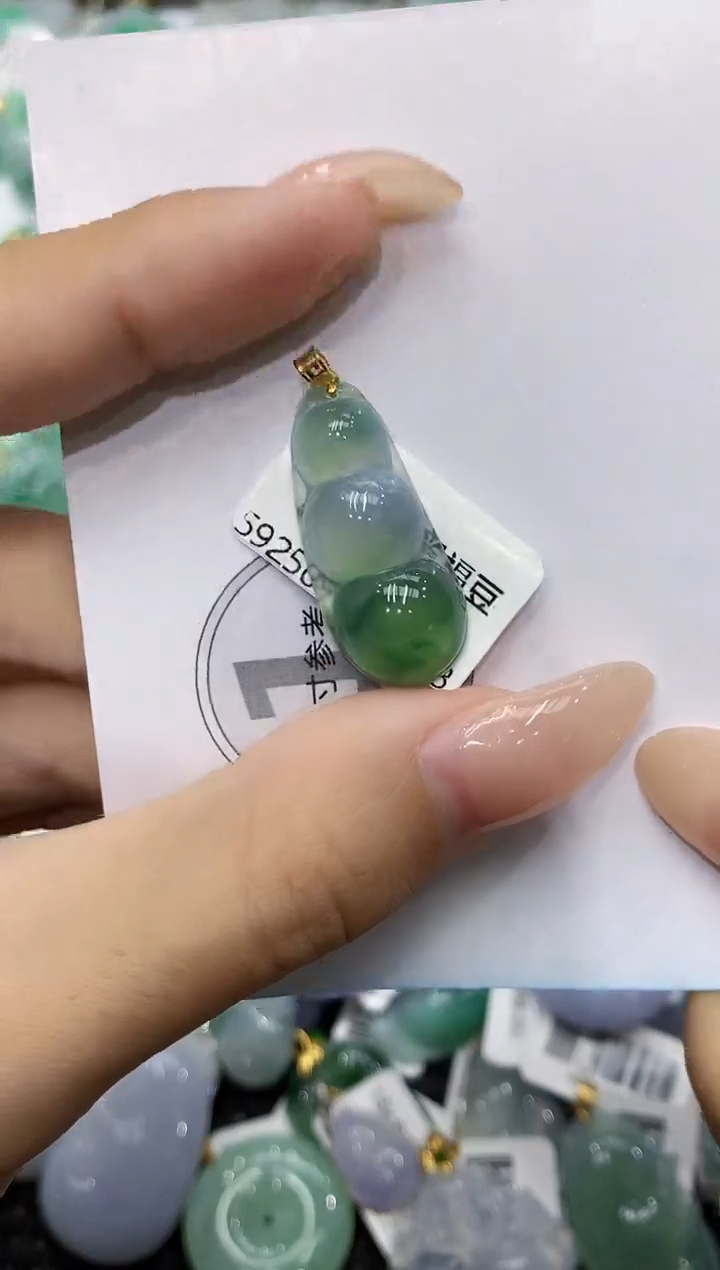 颈饰18K金镶嵌翡翠111111111111