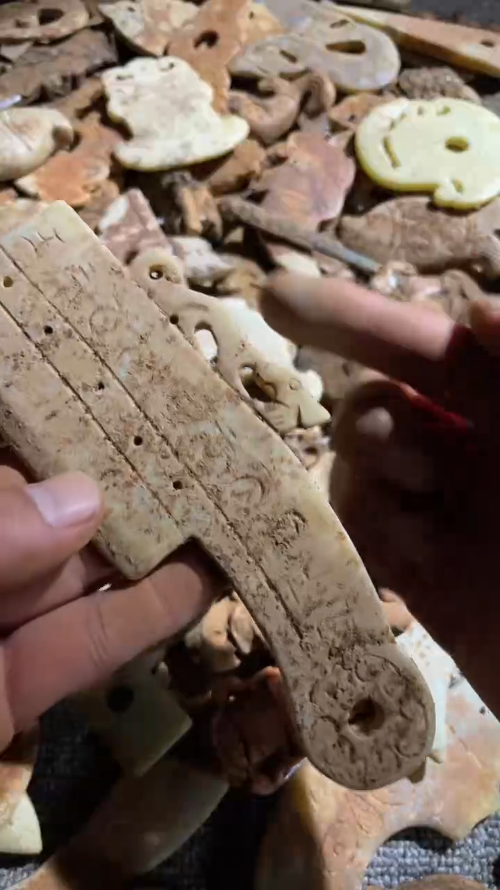 和田玉（糖玉）未镶嵌挂件 东顺摆件链接1524654654