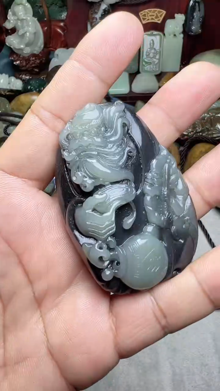 和田玉未镶嵌把件-