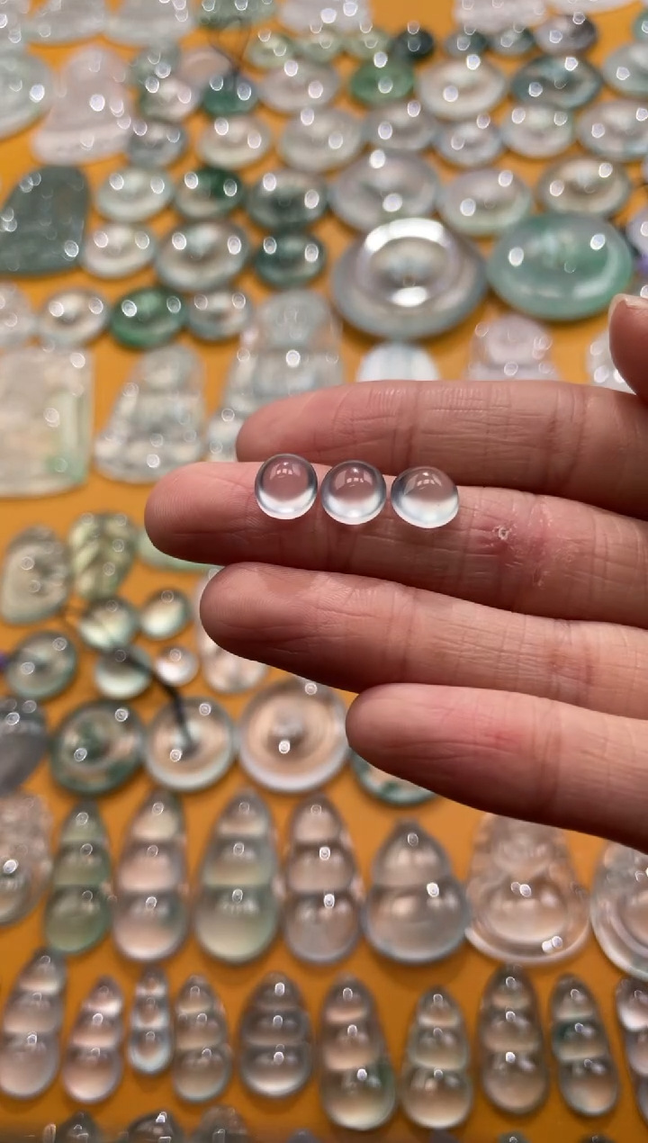 【闪购商品】翡翠吊坠(不含链)未镶嵌蛋面 