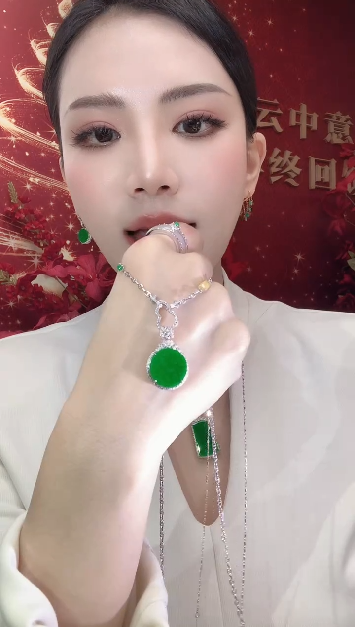 吊坠(不含链)18K金镶嵌翡翠A23 多样性发一件