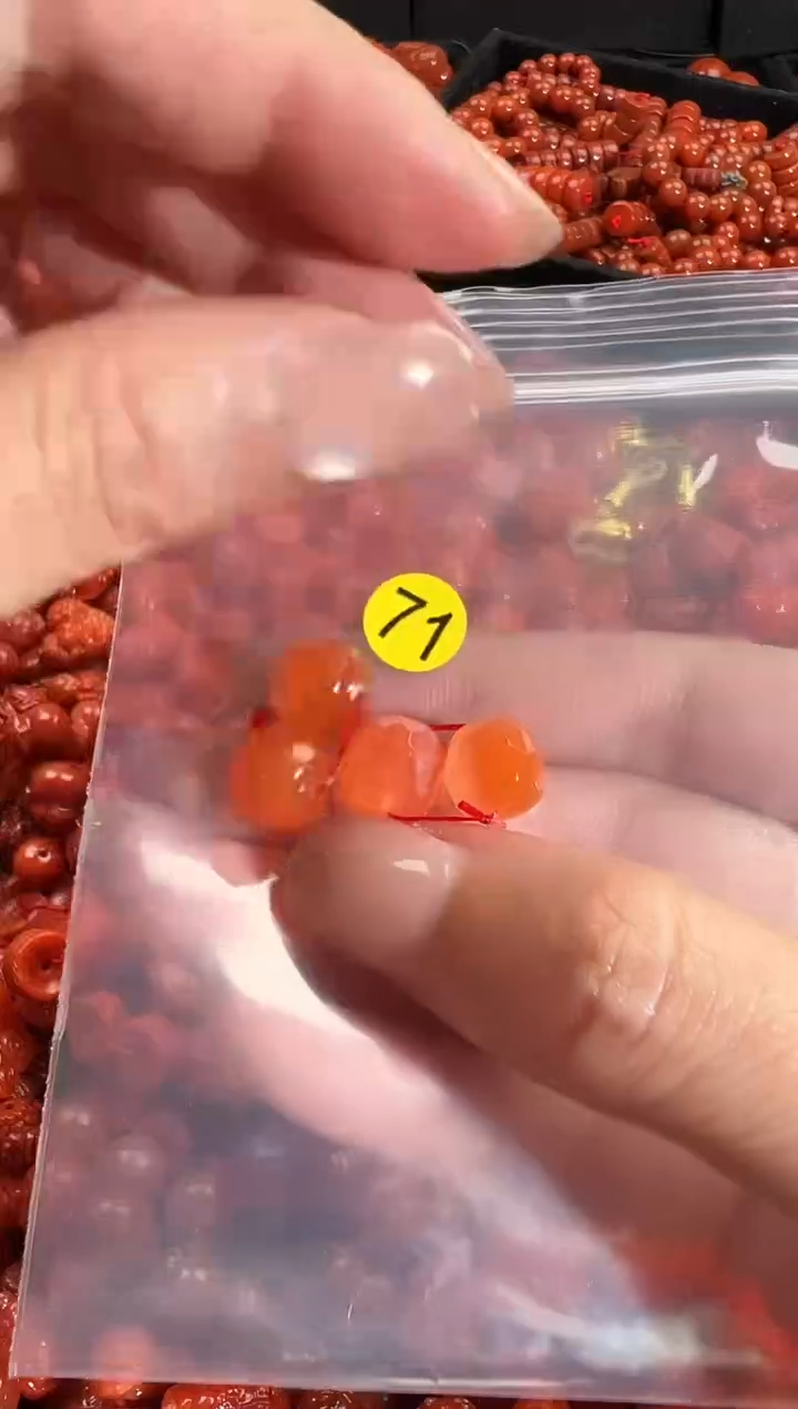 颈饰未镶嵌南红玛瑙1