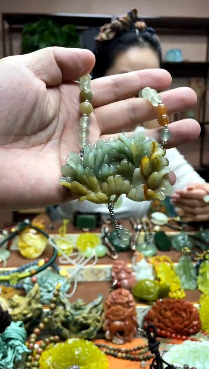 未镶嵌岫玉颈饰·