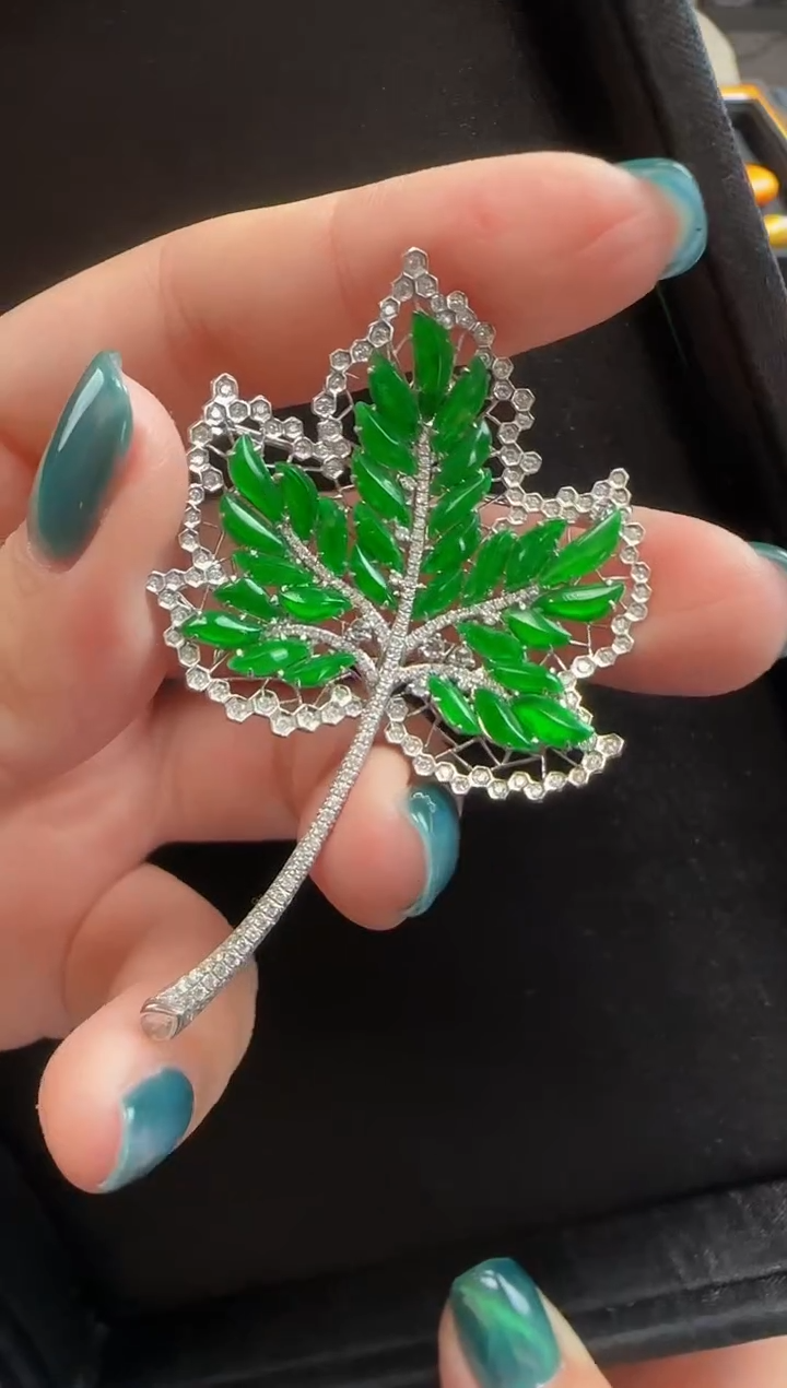 【闪购商品】翡翠颈饰18K金镶嵌1231枫叶