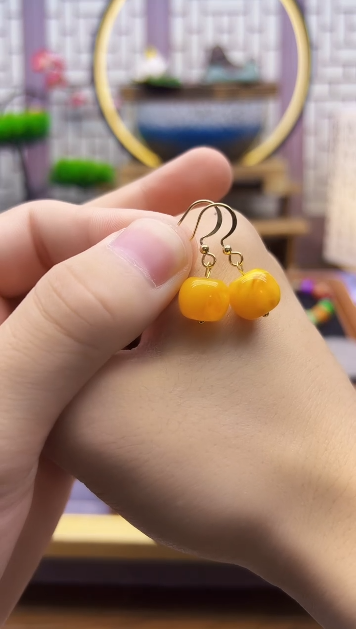 14K金镶嵌蜜蜡耳饰E01       