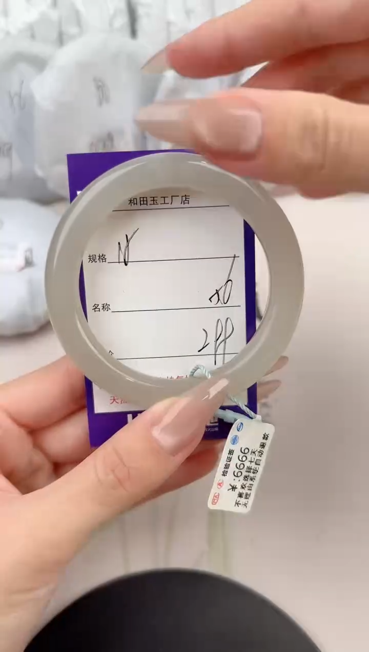 【闪购商品】和田玉手镯未镶嵌15颜色微差无瑕疵