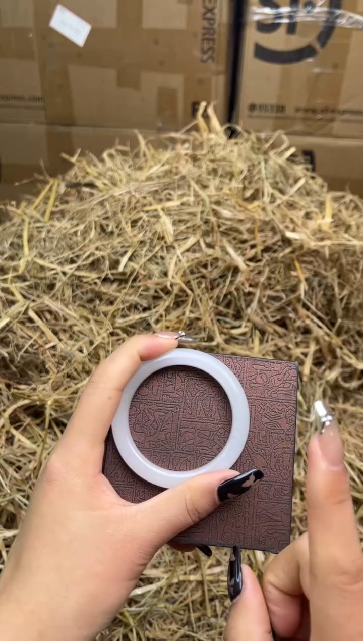 未镶嵌手镯石英质玉Qbai-50