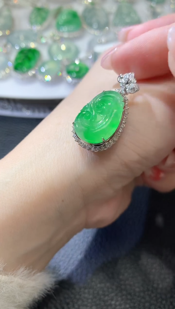 【闪购商品】翡翠吊坠(不含链)18K金镶嵌C30