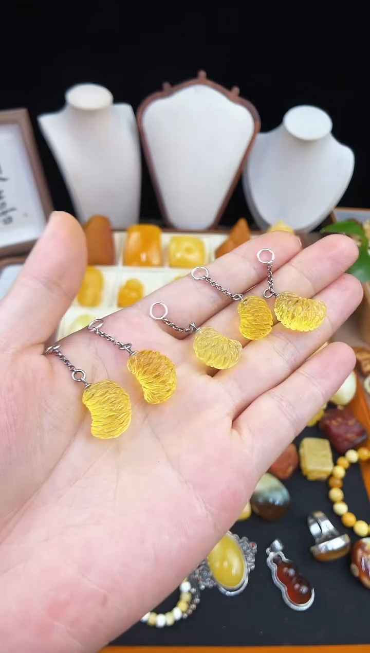 琥珀未镶嵌珠宝奇石多样性发其一