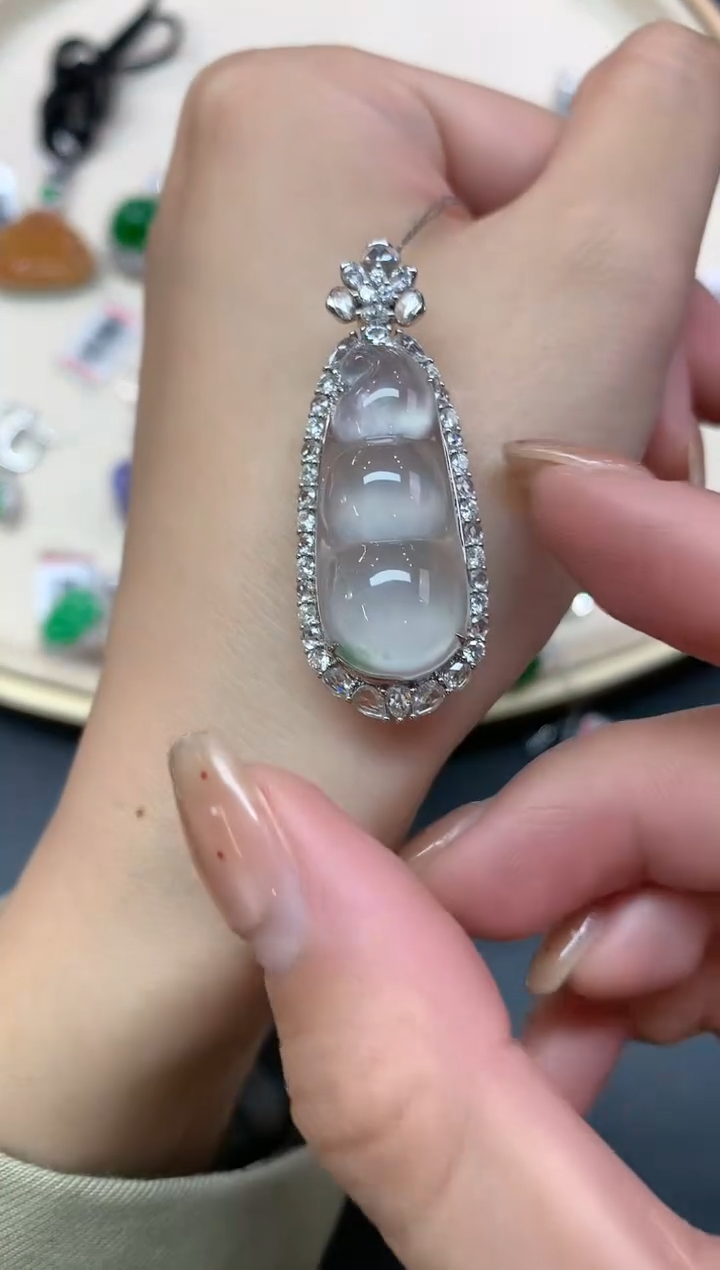 【闪购商品】翡翠吊坠(不含链)18K金镶嵌吊坠A284|38000