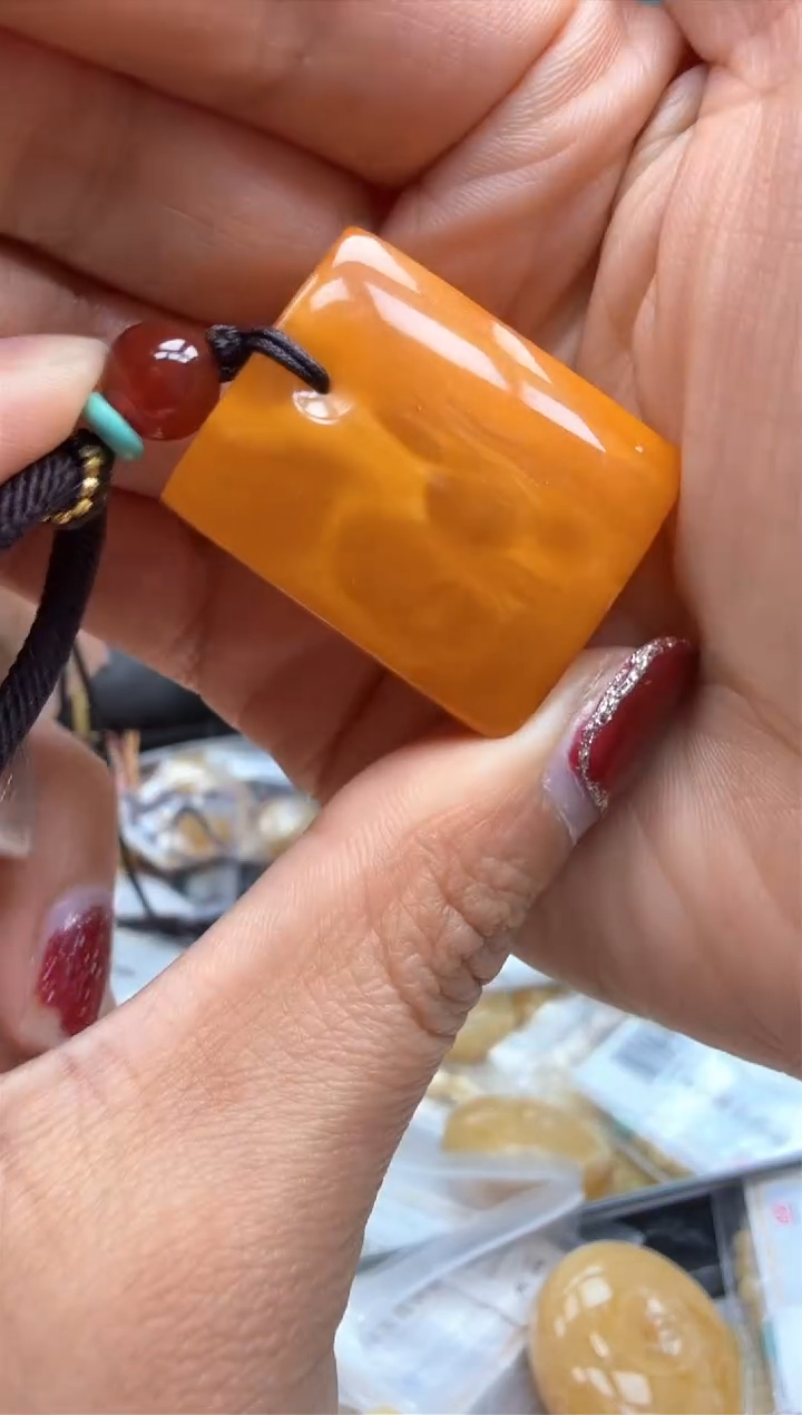 【闪购商品】琥珀裸石未镶嵌挂坠