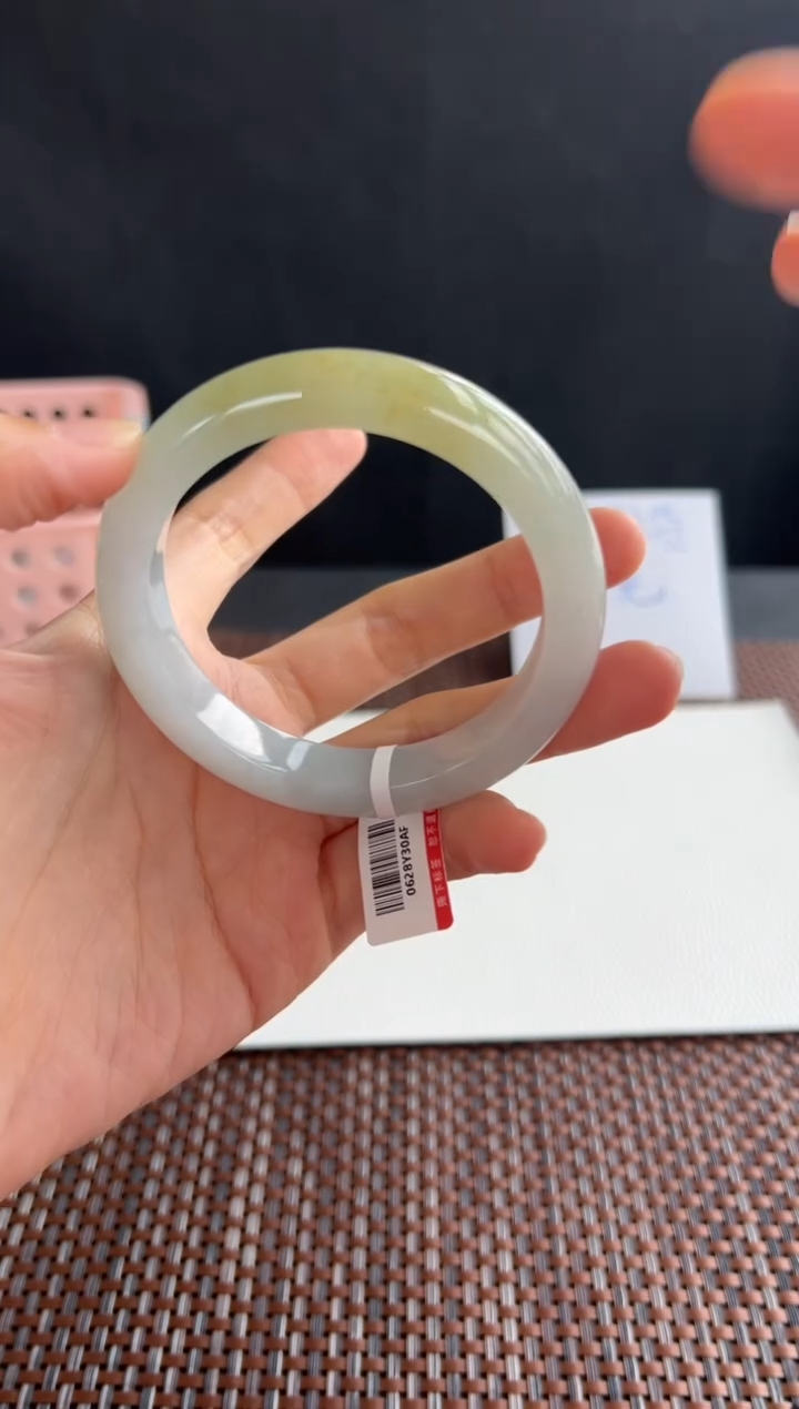 翡翠手镯未镶嵌90号57.5*12.1*9.1