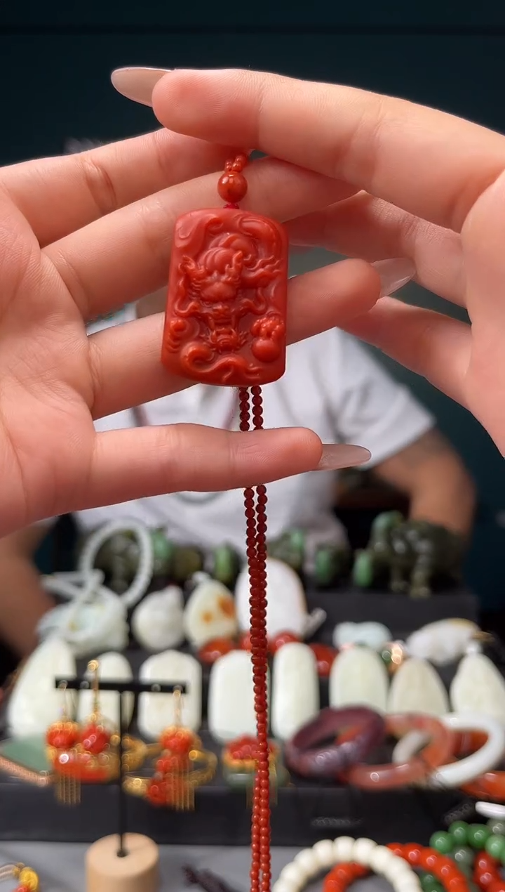 南红玛瑙未镶嵌颈饰吊坠