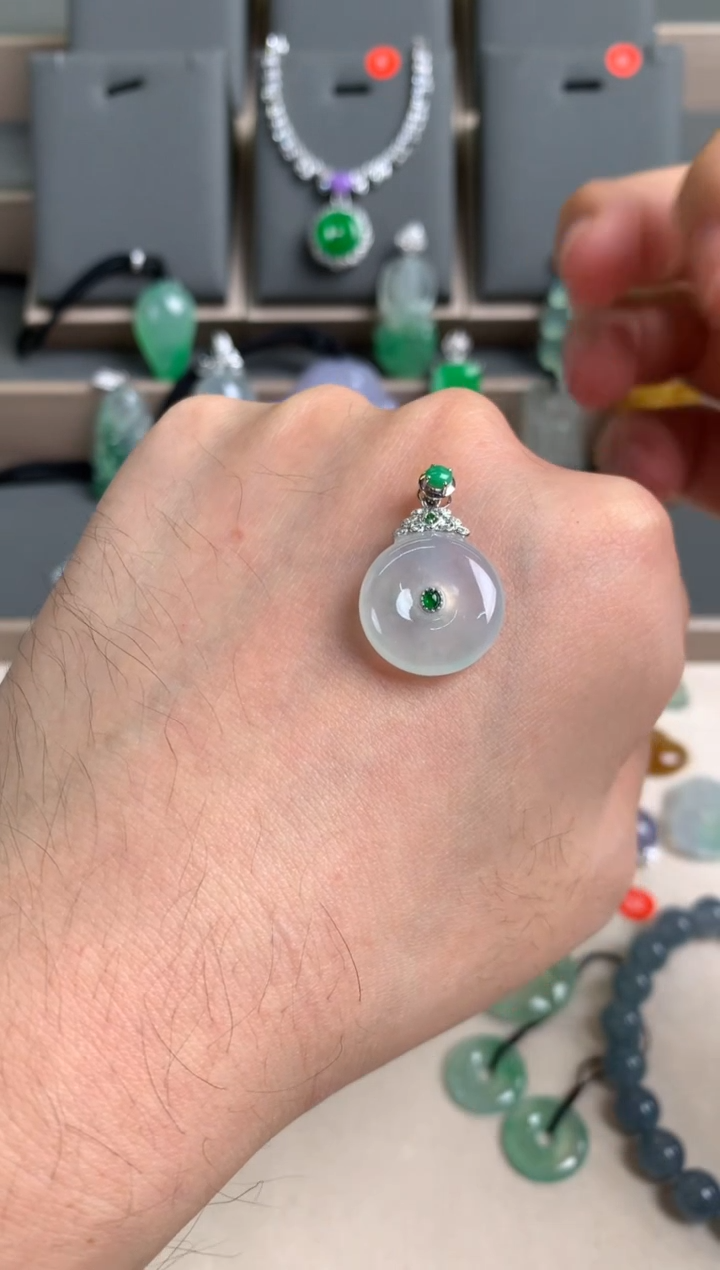 颈饰18K金镶嵌翡翠翡翠