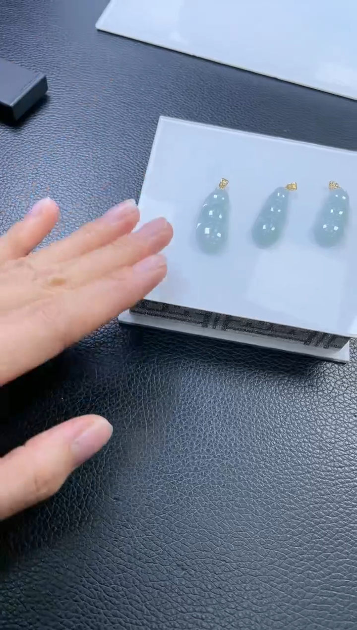 【闪购商品】翡翠挂件18K金镶嵌 豆子多样性发一件