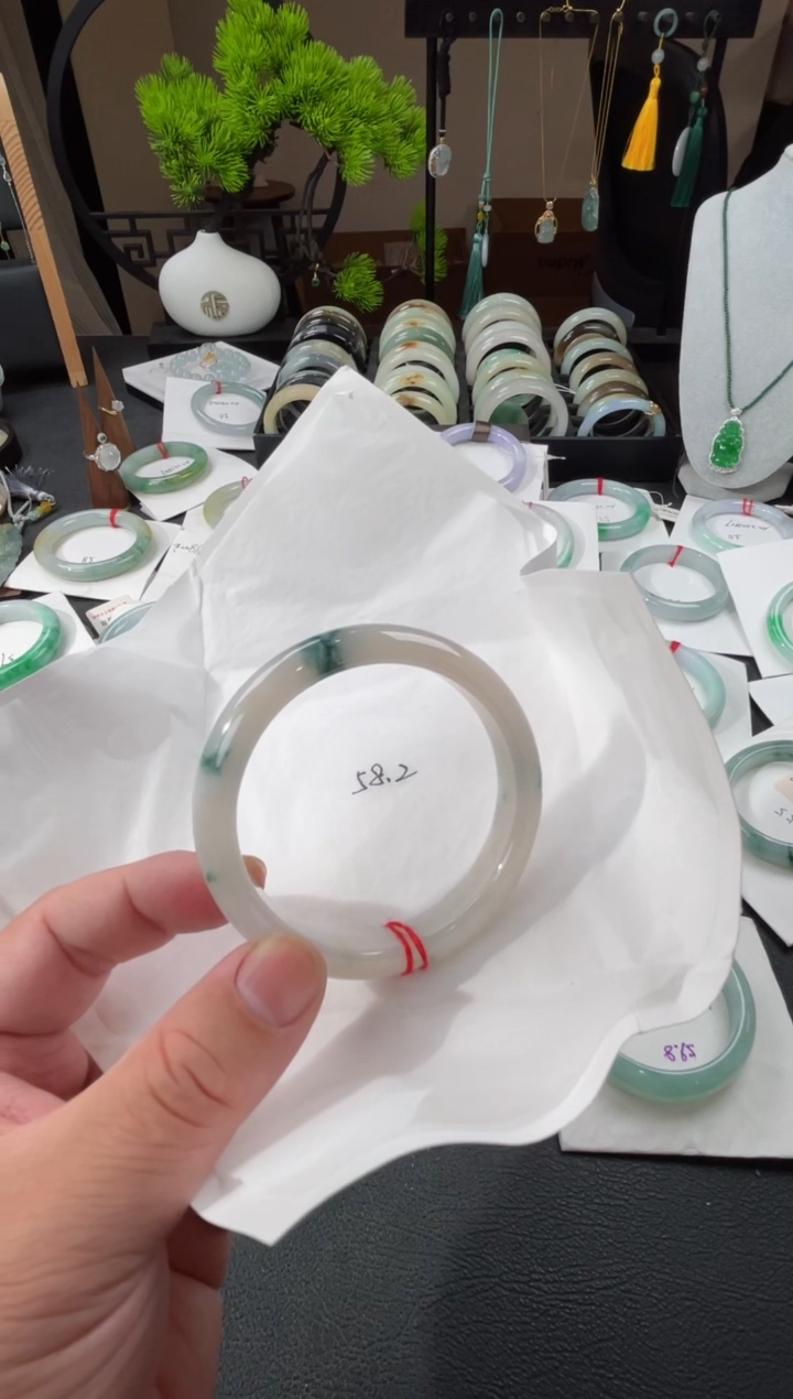 【闪购商品】翡翠手镯未镶嵌58.2正圈