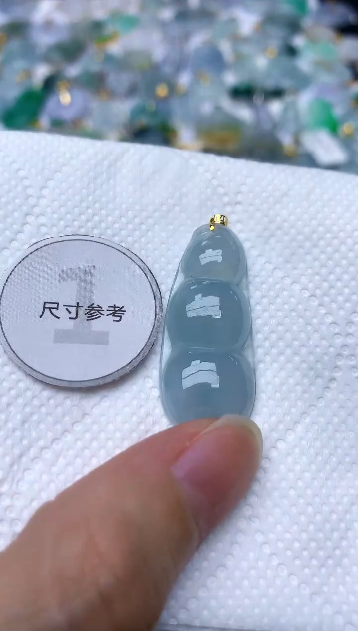 颈饰18K金镶嵌翡翠天然A货翡翠