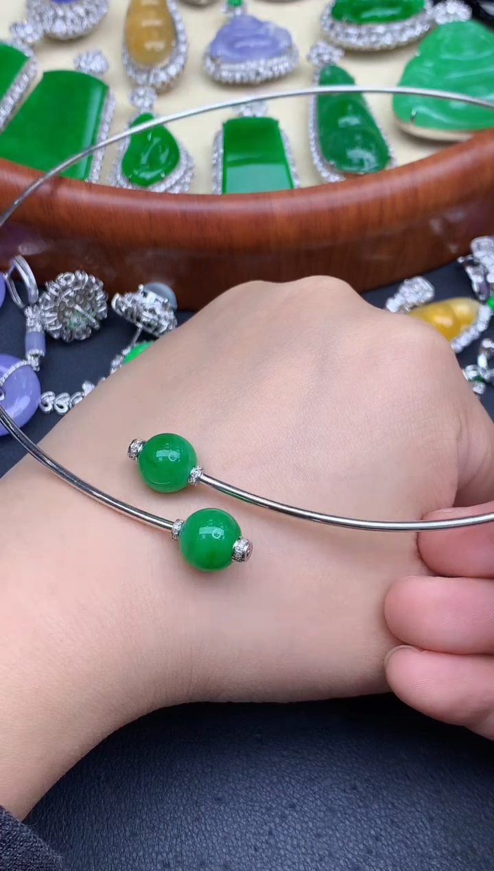 颈饰18K金镶嵌翡翠666-中国好珍宝