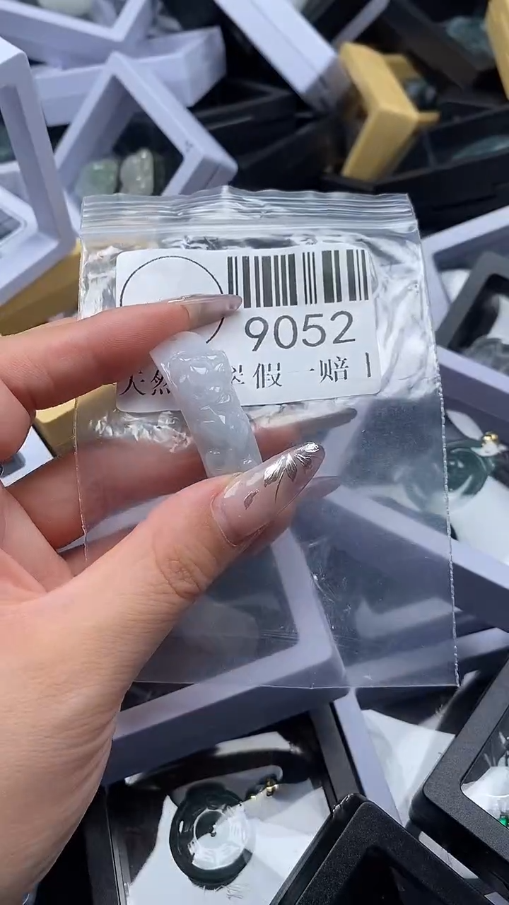 吊坠(不含链)未镶嵌翡翠9052