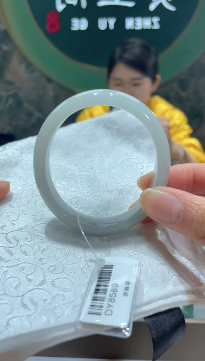 【闪购商品】翡翠手镯未镶嵌5467000000