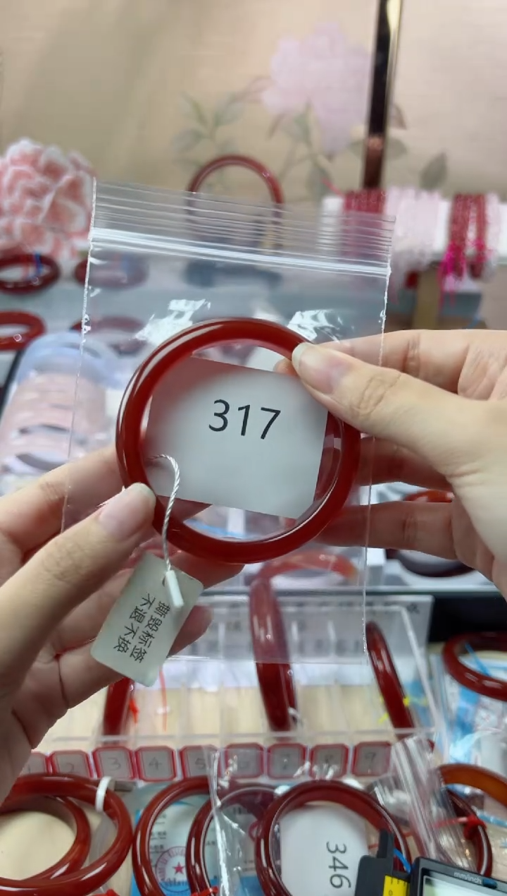 玛瑙/玉髓手镯未镶嵌54圈口*317