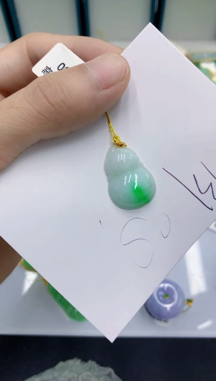 翡翠18K金镶嵌颈饰翡翠