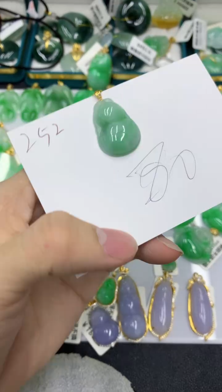 【闪购商品】翡翠颈饰18K金镶嵌号链接