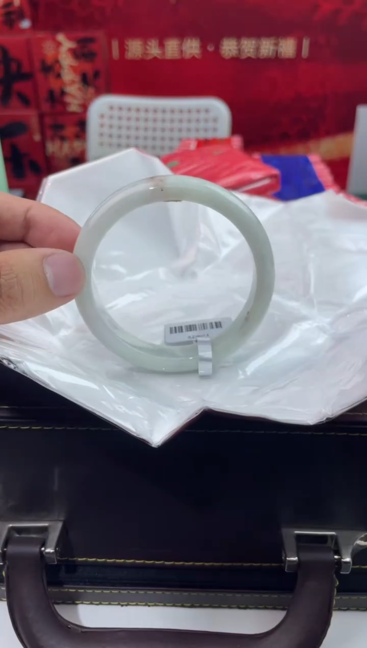 【闪购商品】翡翠手镯未镶嵌8翡翠手镯（微瑕）
