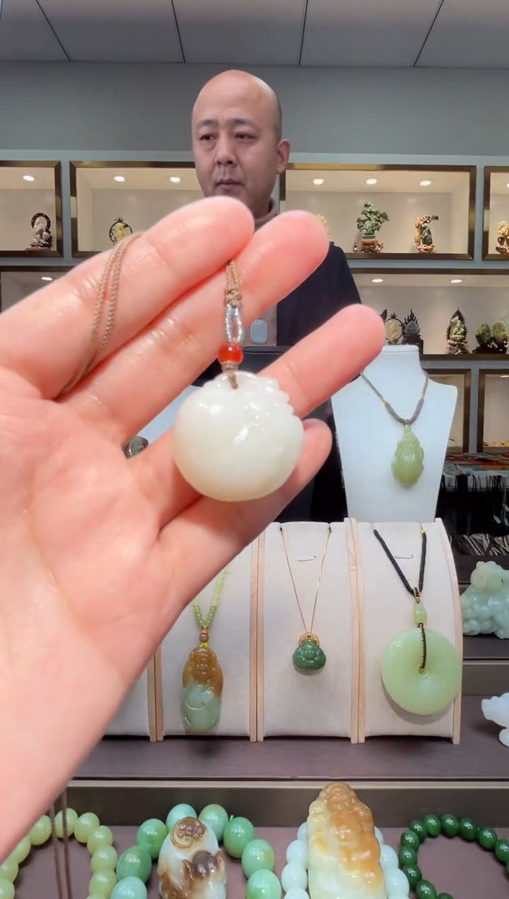 颈饰未镶嵌和田玉1