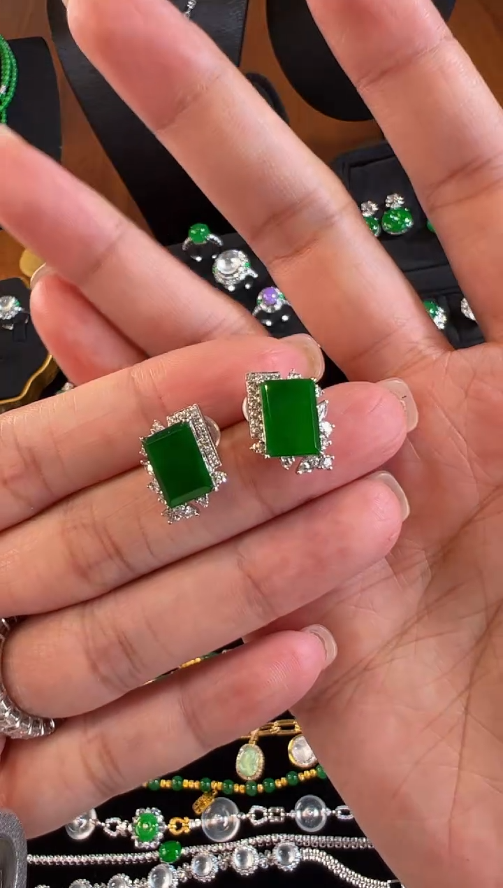 【闪购商品】翡翠耳饰18K金镶嵌素面耳钉