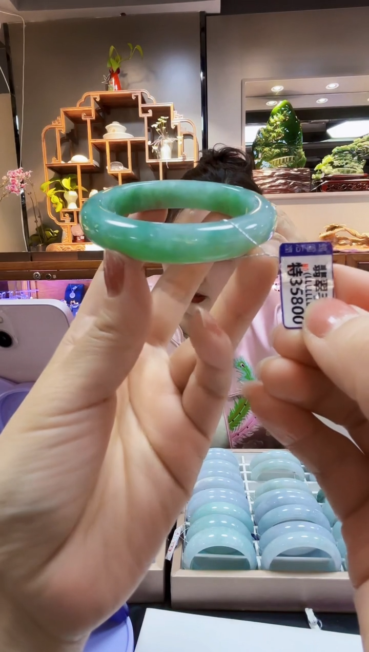 【闪购商品】翡翠颈饰未镶嵌55手镯